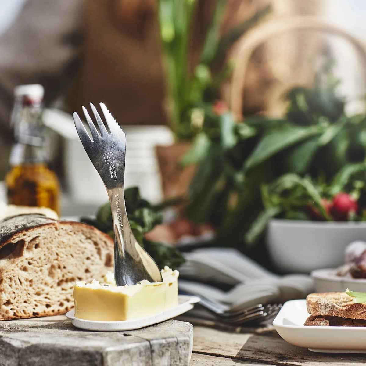 Käse, Butter, Brot, Messer-Gabel, Tafelsetup